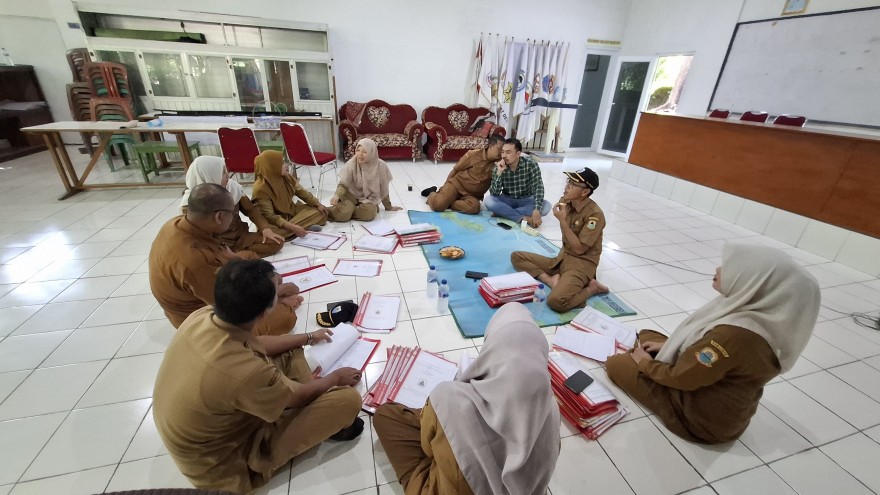 BINWAS dari Pihak Pemerintahan Kec Cilograng kepada Pemerintahan Desa Cireundeu